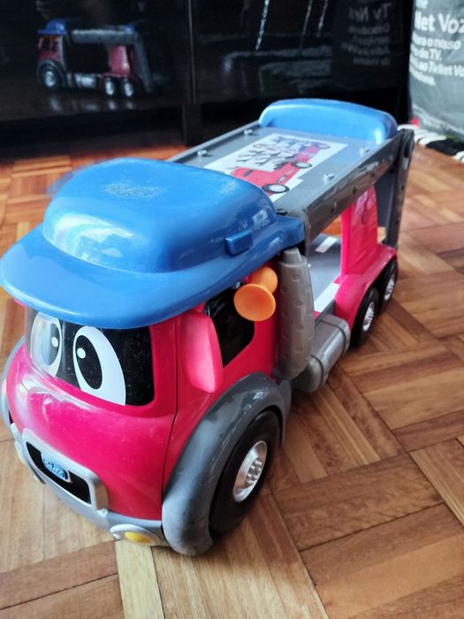 Camião garagem/ pista de carros Chicco