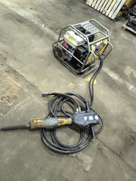 Agregat hydrauliczny JCB z  młotem  do kucia