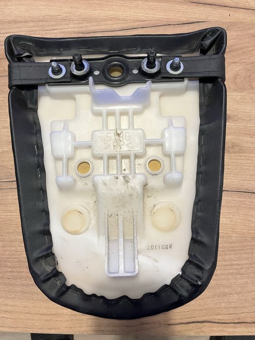 Siedzenie pasażera tylne suzuki GSXR k3 k4