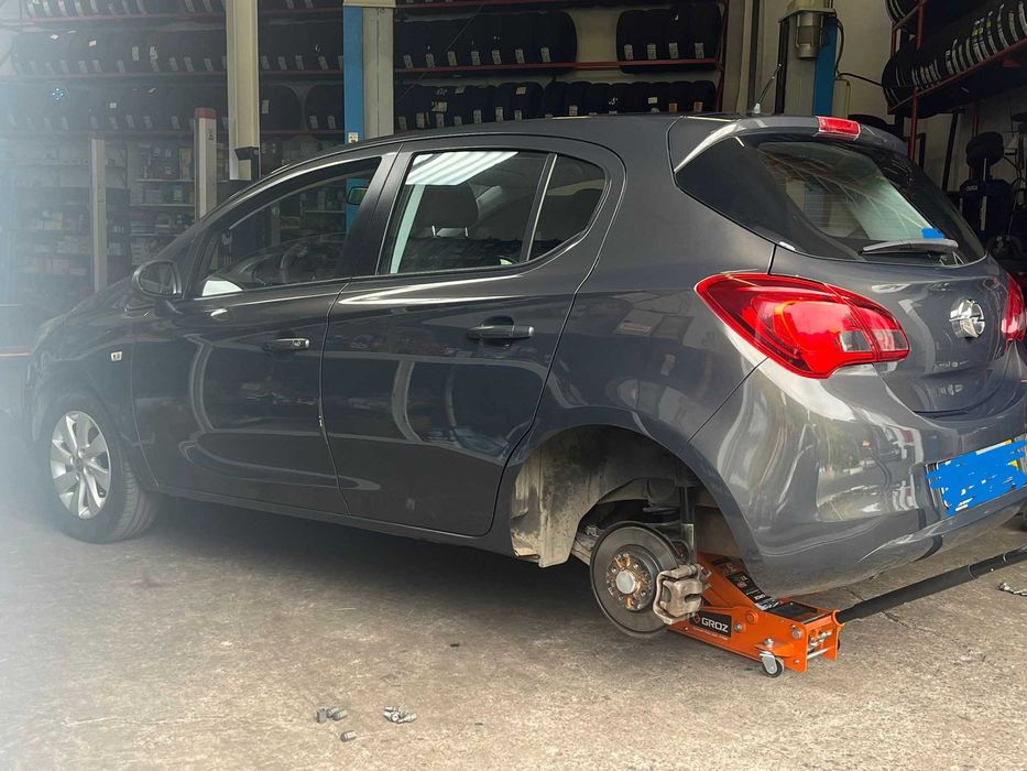 Vendo carro a precisar de reparos