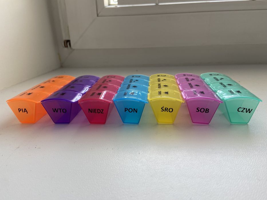 Pokrowiec etui pojemnik na leki dni tygodnia dzień i noc