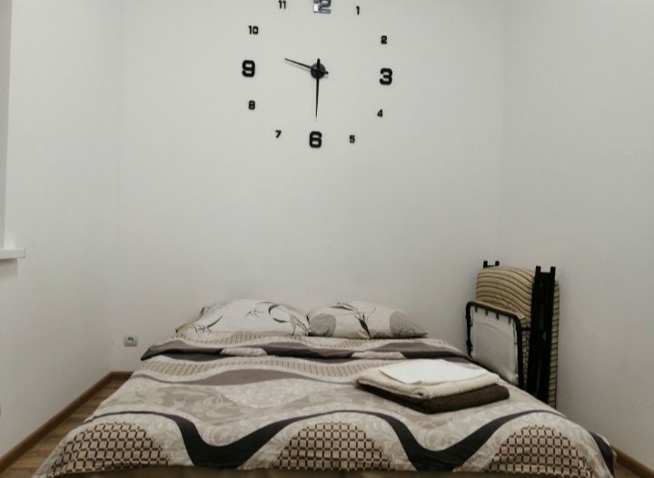 Свет есть.Посуточно,1 ком кварт,левый бер,9я гор.больница