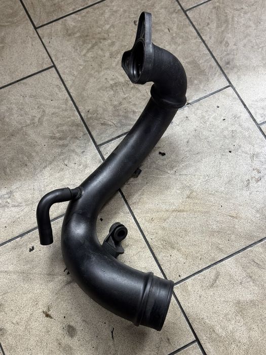 Патрубок на рено мастер 3  BITURBO 2.3