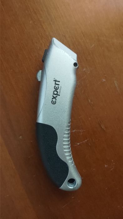 Новий ніж  Expert для  будівельних робіт