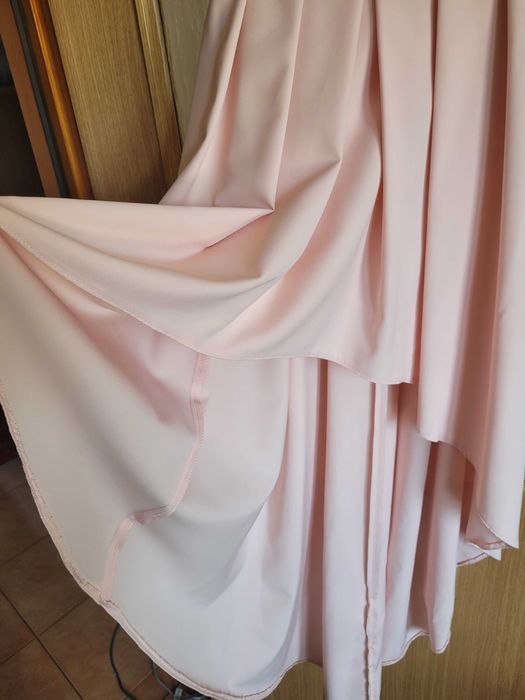 Elegancka sukienka asymetryczna