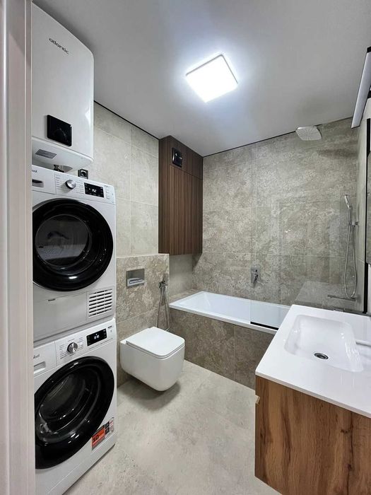 Перша здача! Простора 2-кімнатна квартира біля міського озера