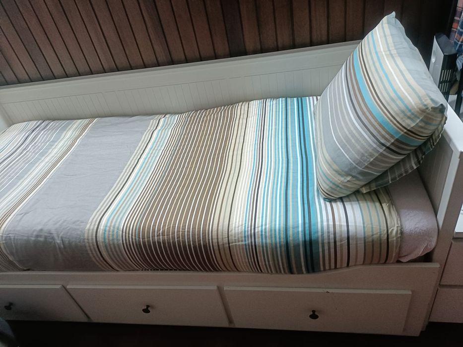 Cama de solteiro com colchão