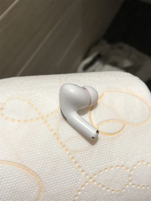 Продам навшник один apple AirPods pro 2 лівий a2698 a3047