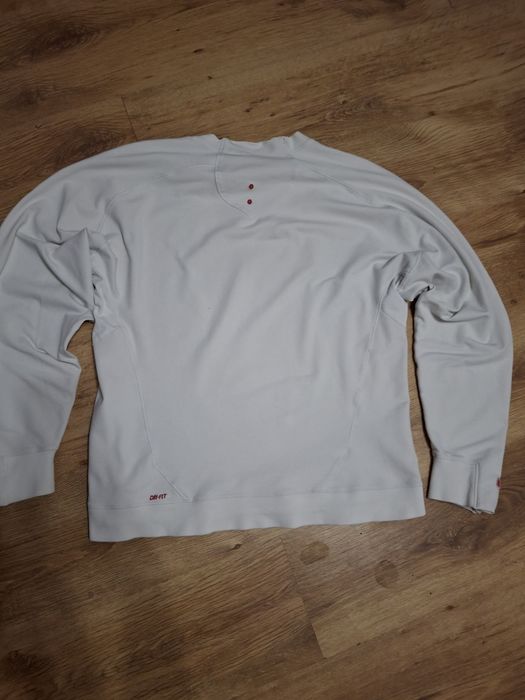 Білий спортивний лонгслів Nike

Легкий, дихаючий та зручний. Підійде д