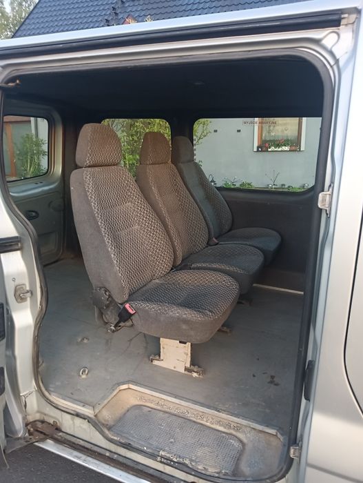Opel Vivaro 1.9 2001r oszklony 6-osobowy