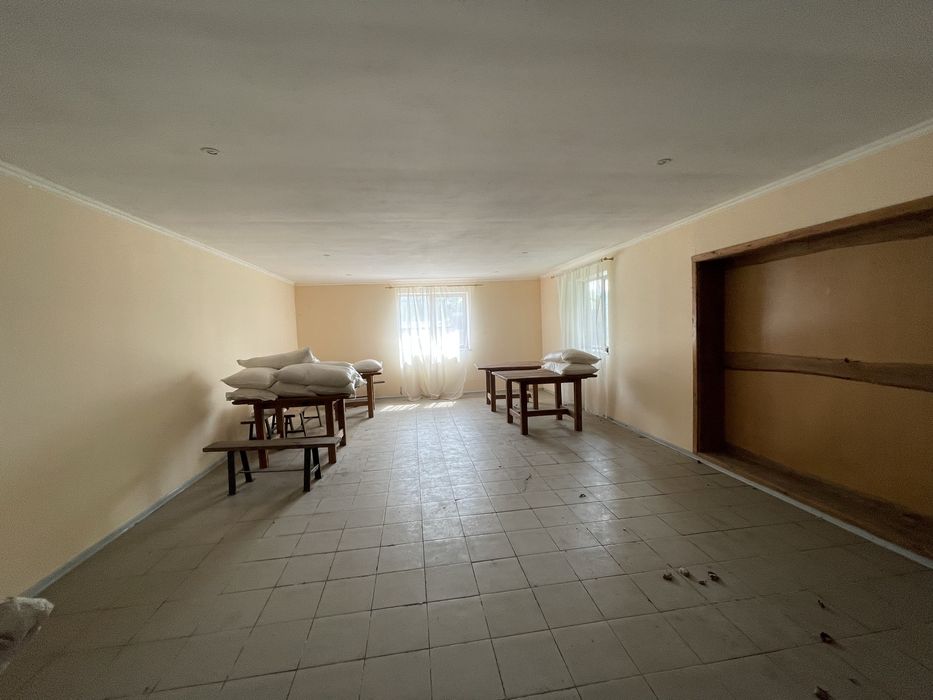 Земельна ділянка, майстерня та гуртожиток