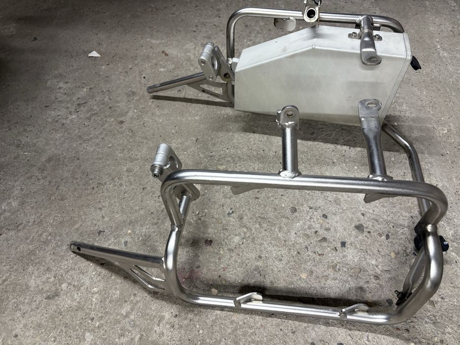 Stelaz kufrow bocznych BMW R1200GS olejak K25