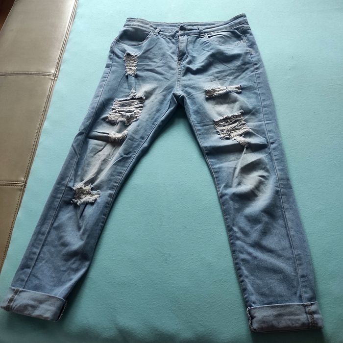 Spodnie jeansowe z przetarciami L
