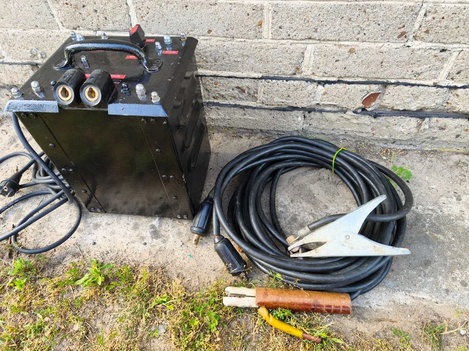 Spawarka transformatorowa 230V  przewody spawalnicze 8m Spawarka / transformator spawalniczy