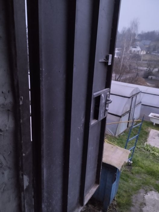 Продам двері металеві,добротні