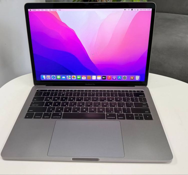 MacBook Pro 13 2016
Екран: 13.3" 2560 x 1600 Retina
Процесор: 2GHz 2 я