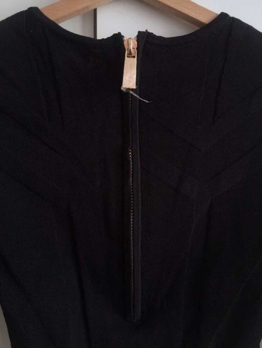 Ivyrevel czarna bluzka sweter crop top geometryczny wzór złoty suwak