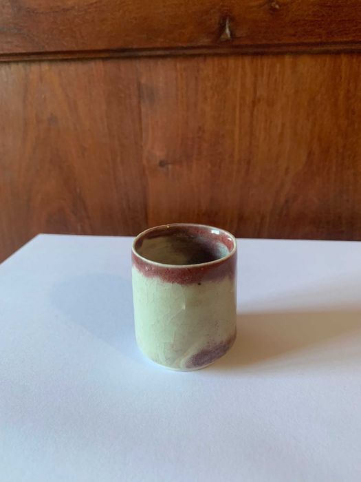 Copo de sake vidrado com sangue de boi