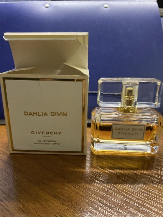 Парфумована вода Givenchy Dahlia Divin