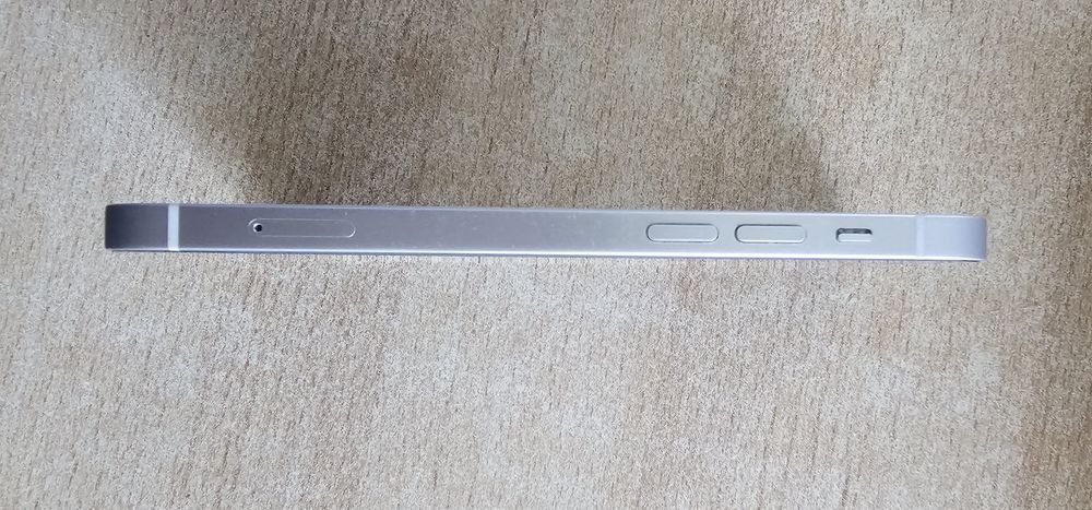 iPhone 12,64гб, потекла матриця