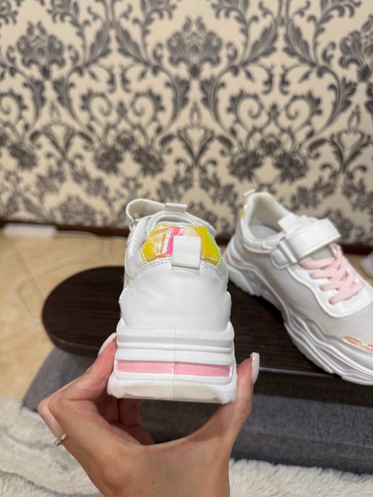 кроссовки для девочки в сеточку