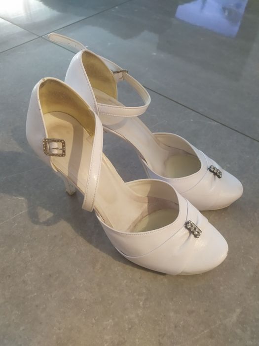 Białe szpilki (ślubne)