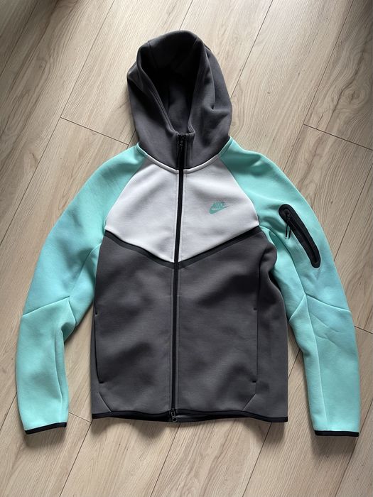 Nike Tech Fleece Размер С в новом состоянии
