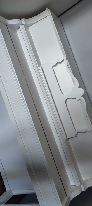 Pianino białe firmy Hoffman