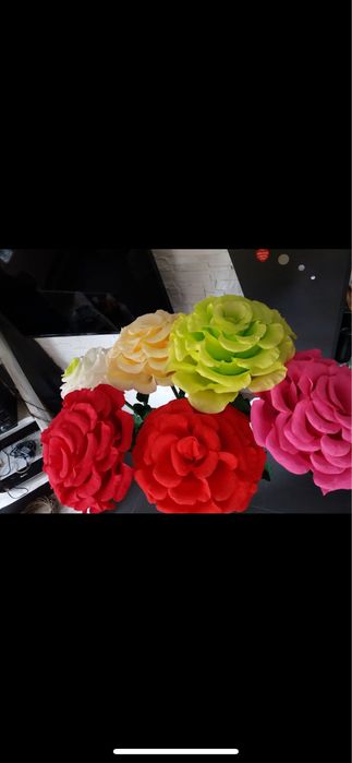 Kwiaty giganty z krepiny