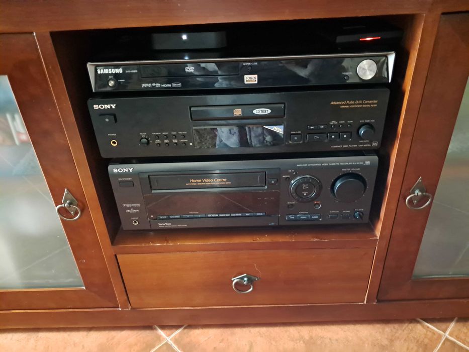 Móvel para TV em cerejeira