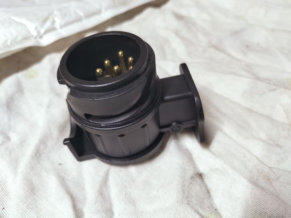 Redutor / conversor ficha de 13 pinos para 7 pinos.