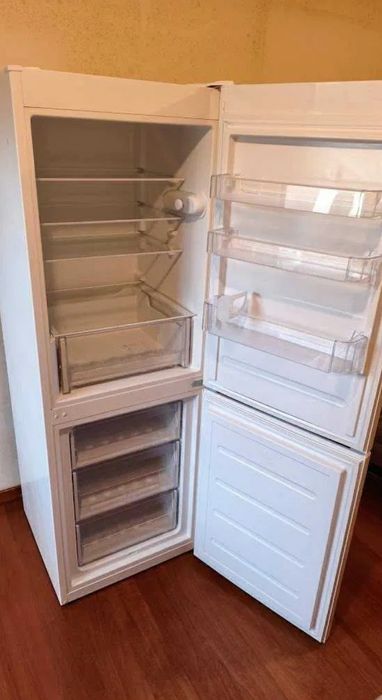 Indesit LR7 S2 W congelador prateleiras ver fotos