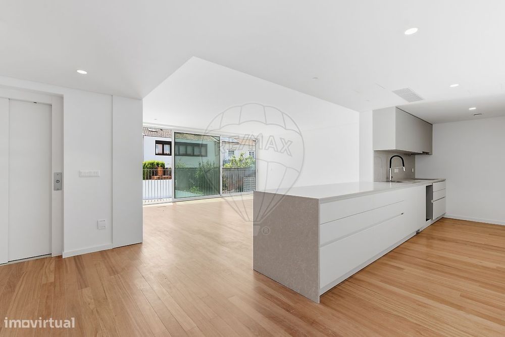 Luxury T4 Detached House for Sale