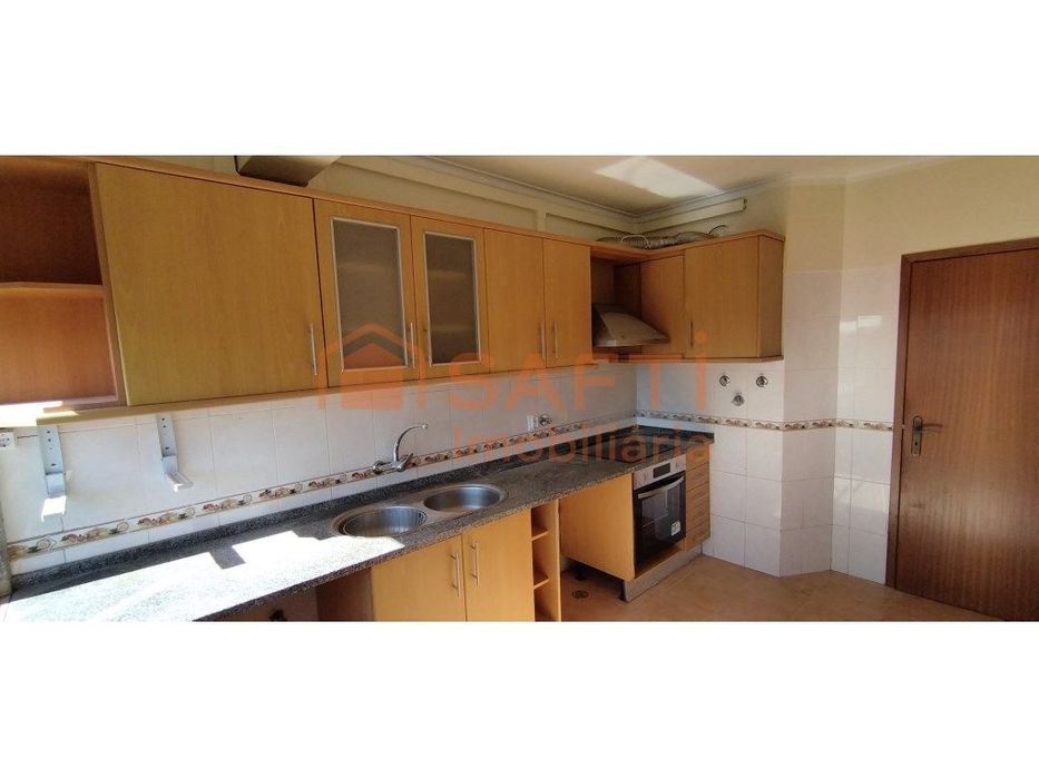 Apartamento T2 em Queluz — Queluz E Belas, Lisboa