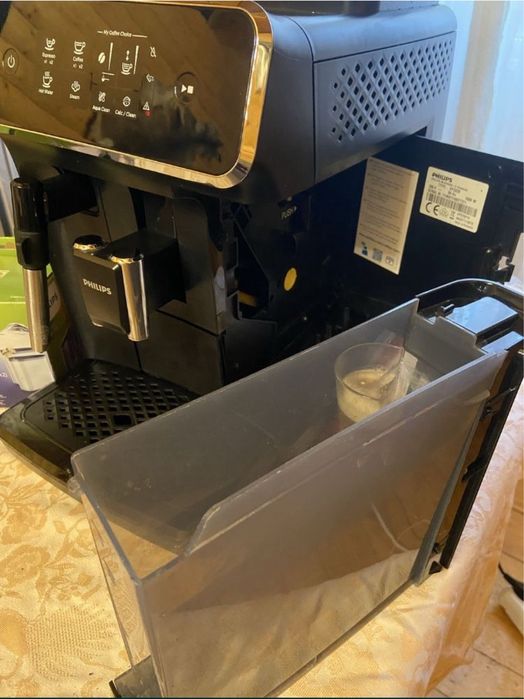 Кавомашина кавоварка кофемашина Philips LatteGo EP2200 1,5 роки з дому