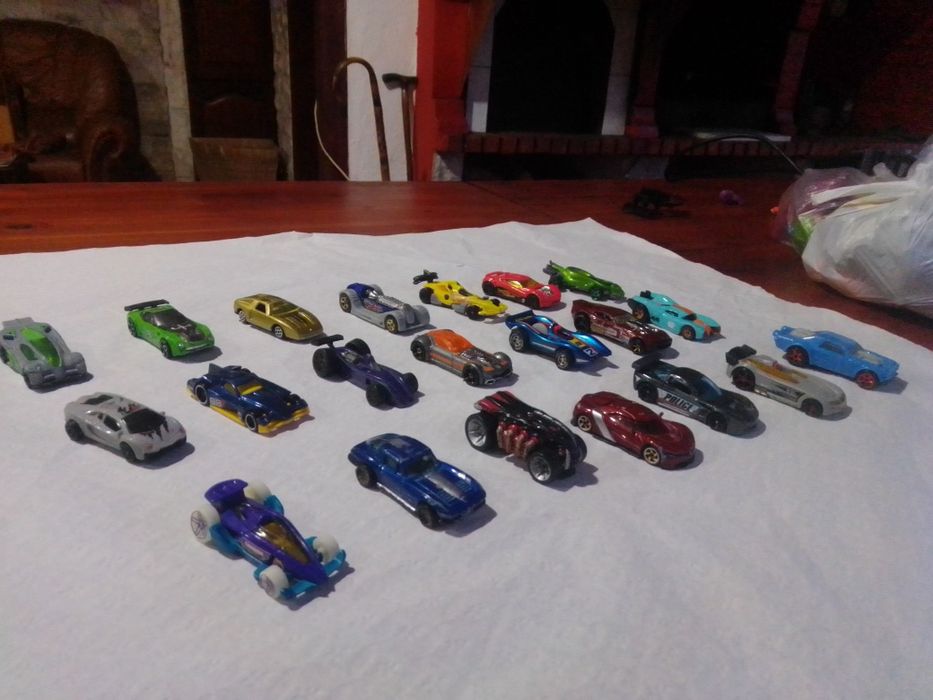 Carrinhos miniatura antigos