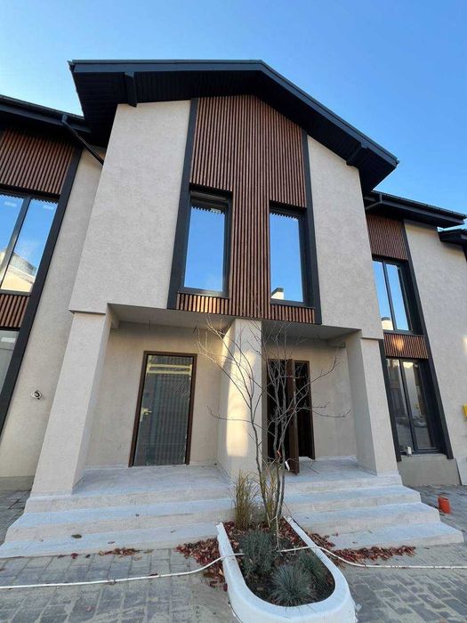 Продаж трьохповерхового таунхаусу, вул. Мечнікова