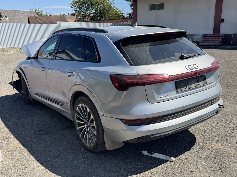 Audi E-Tron після ДТП
