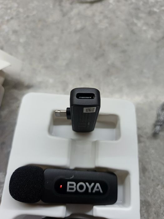 бездротова мікрофонна система петличка BOYA BY-V2.