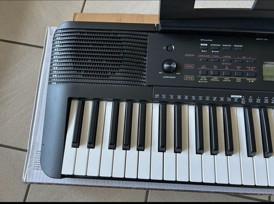 Синтезатор Yamaha PSR e 273