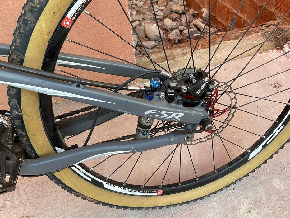 Bicicleta SPECIALIZED EPIC, bem equipada fox