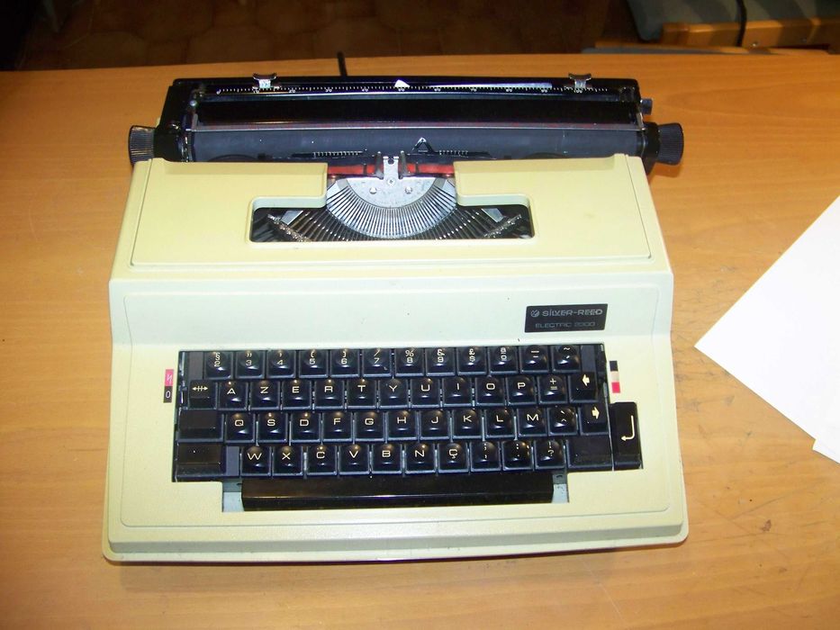 máquina de escrever elétrica antiga SILVER REED