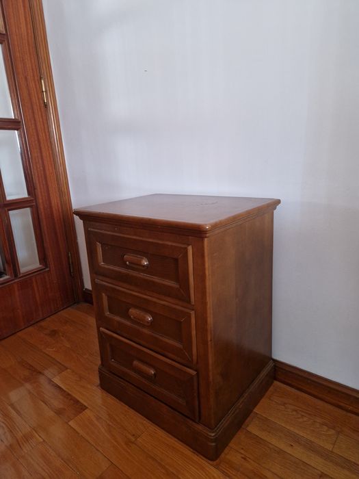 Mesa de Cabeceira em Madeira