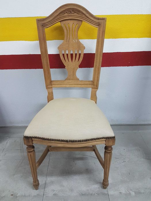 Cadeira em Madeira de Quarto ou Sala - Usada - Bem Conservada