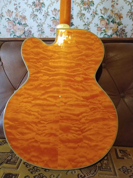 Гарна і якісна напівакустична джазова банка Greg Bennett La Salle JZ4