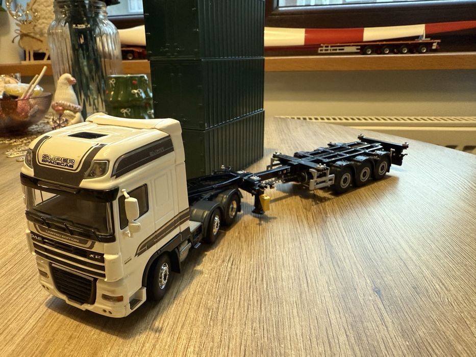 Zestaw 1:50 Model DAF + kontenery / tekno wsi