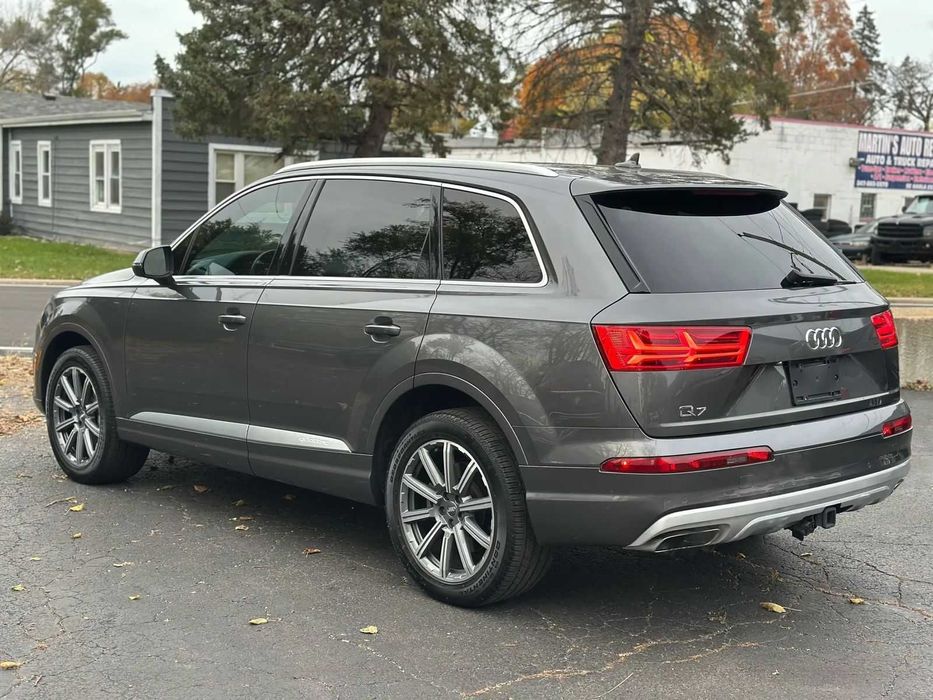 Audi Q7 2019 Premium Plus — большой премиум для семьи и путешествий