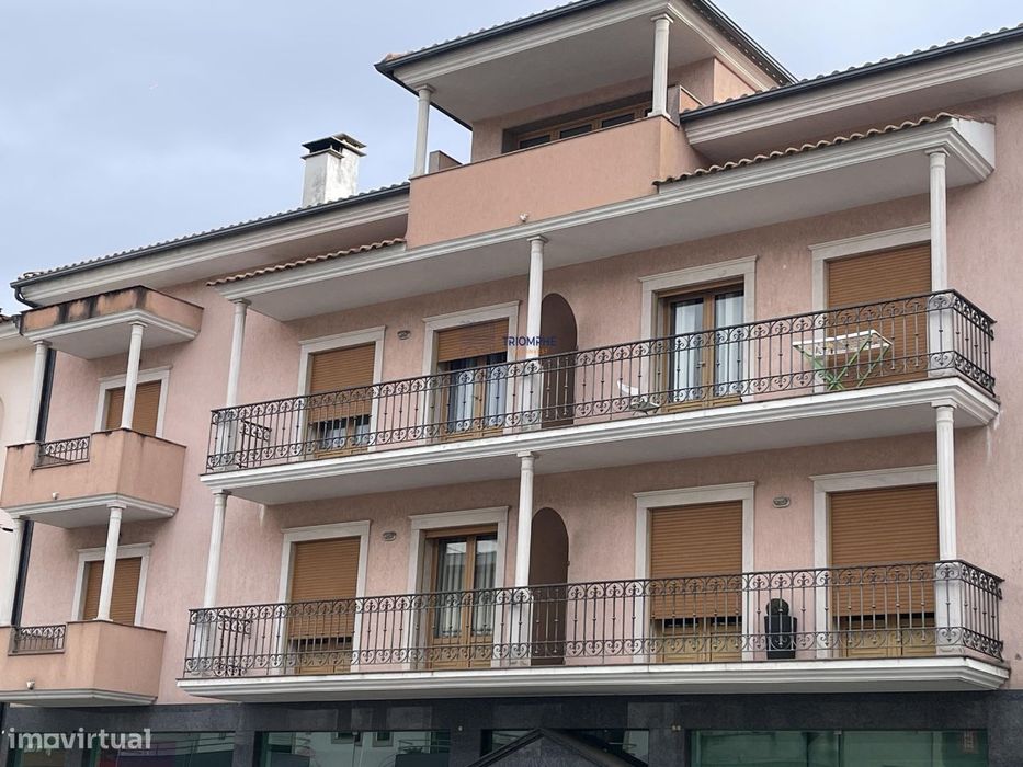 Apartamento T3+1 Vista para o Castelo de Porto de Mós — Porto De Mós - São João Baptista E São Pedro, Leiria