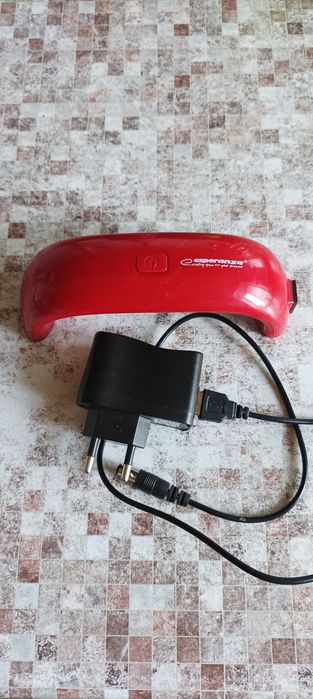 Лампа уф для сушки.