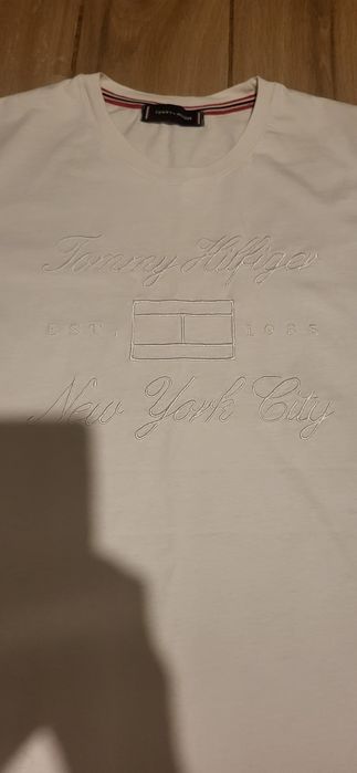 Biało kremowa koszulka t-shirt tommy hilfiger